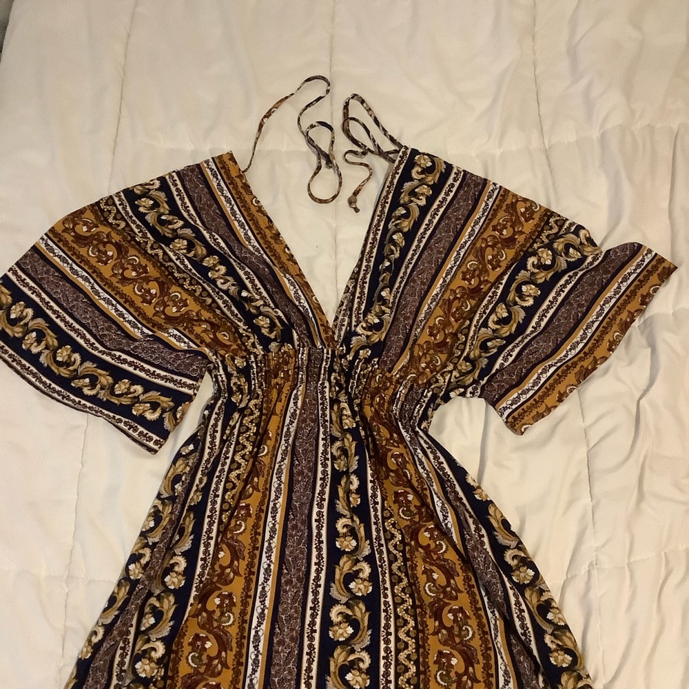 Patterned maxi dress with a tie back and slits